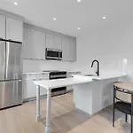 Le Victoria Midtown Mtl