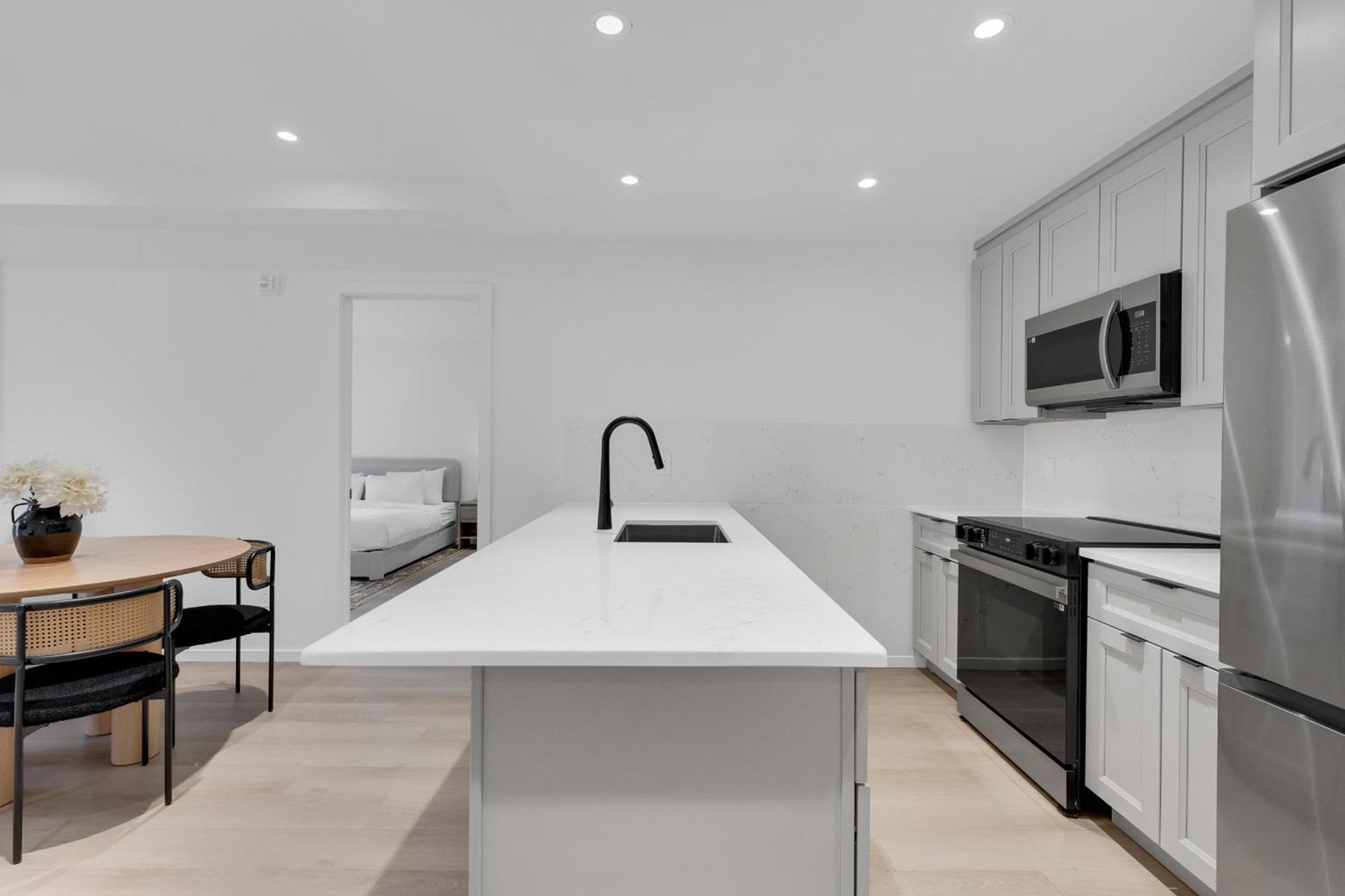 Le Victoria Midtown Mtl