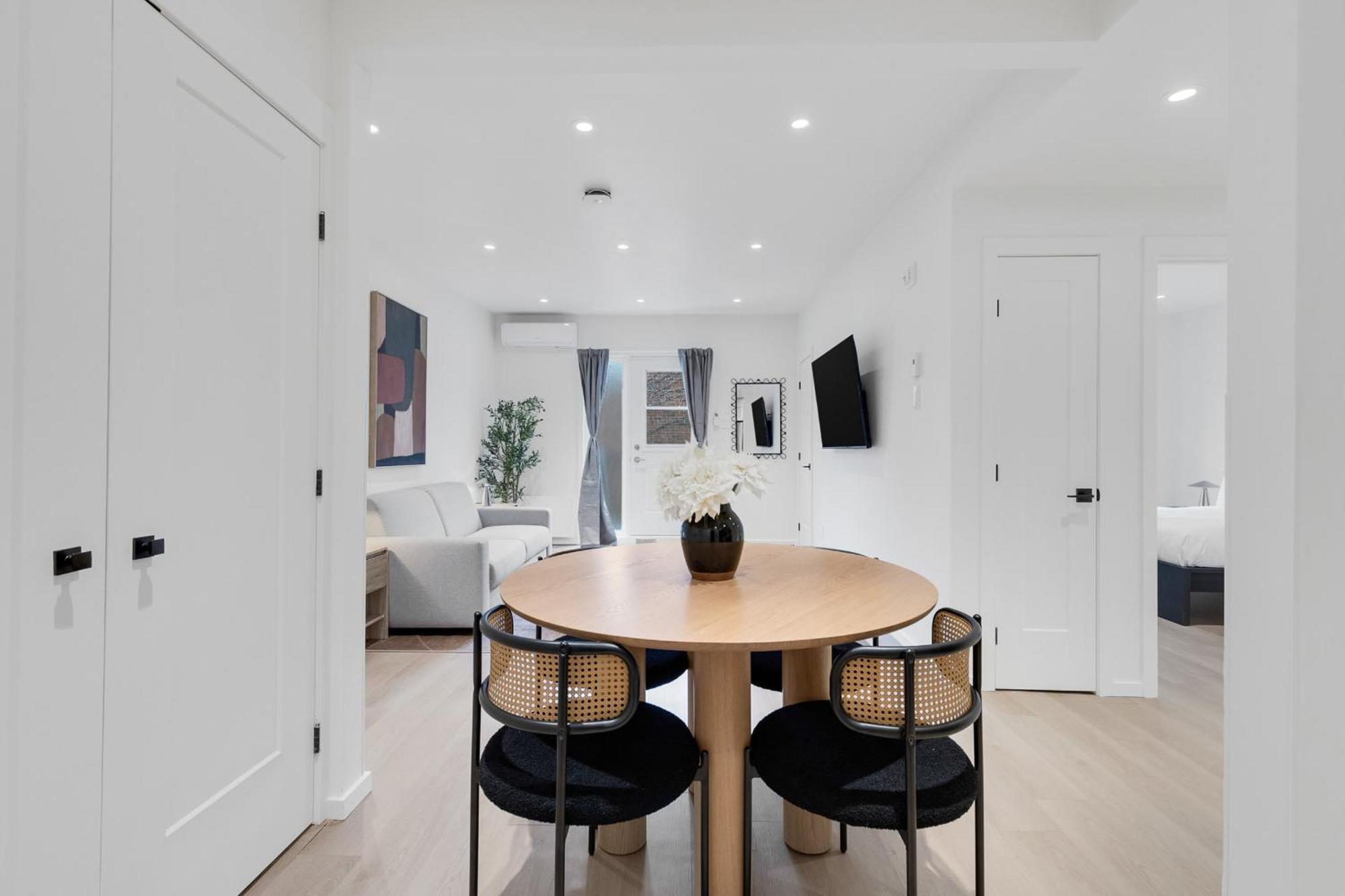 Le Victoria Midtown Mtl