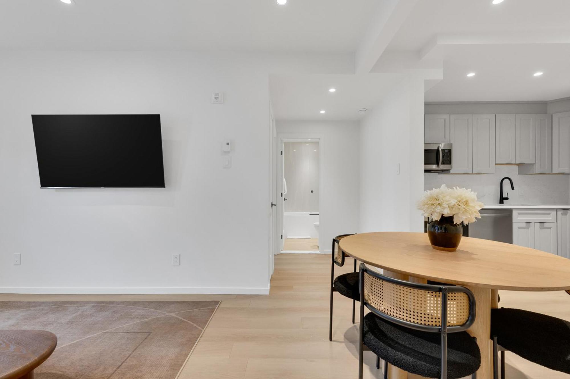 Le Victoria Midtown Mtl *